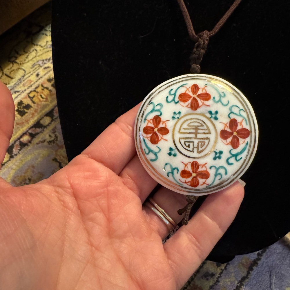 Mid-century Chinese hand-painted pendent necklace